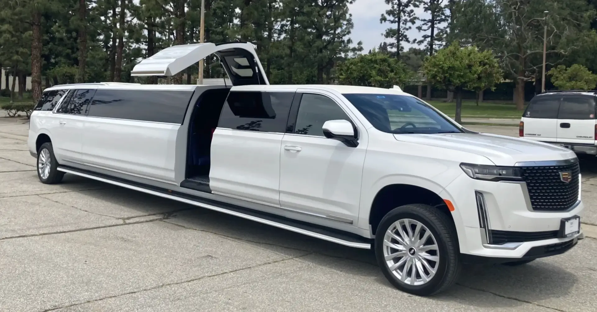 New 2024 Cadillac Escalade ESV for sale in Brooklyn, NJ #WS-17688 | We Sell  Limos, image size:1920x1005