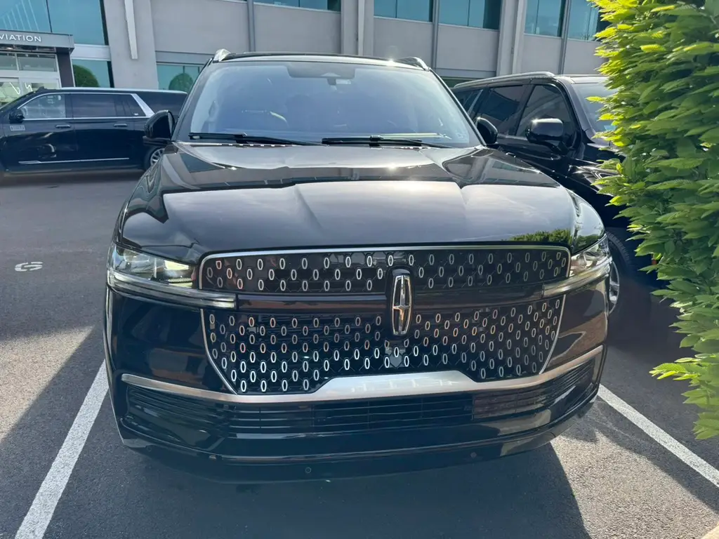2025 Lincoln Navigator luxury SUV chauffeur service in New Jersey by Basking Ridge Limousine