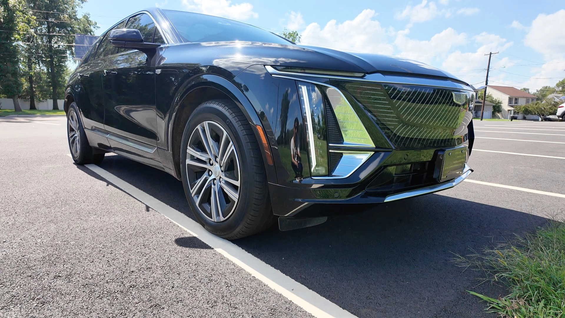 2025-cadillac-lyriq-ev-front-closeup