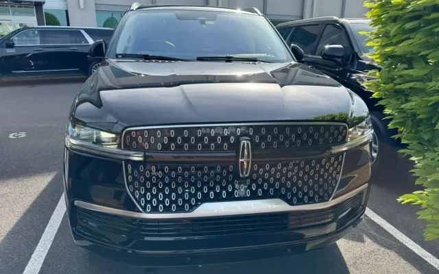 2025 Lincoln Navigator luxury SUV chauffeur service in New Jersey by Basking Ridge Limousine